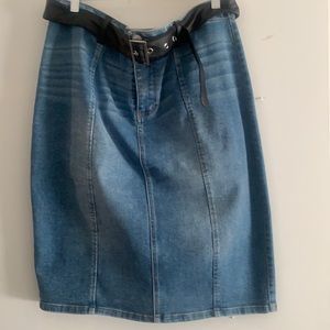 NWOT DENIM SKIRT W/ FAUX LEATHER BELT